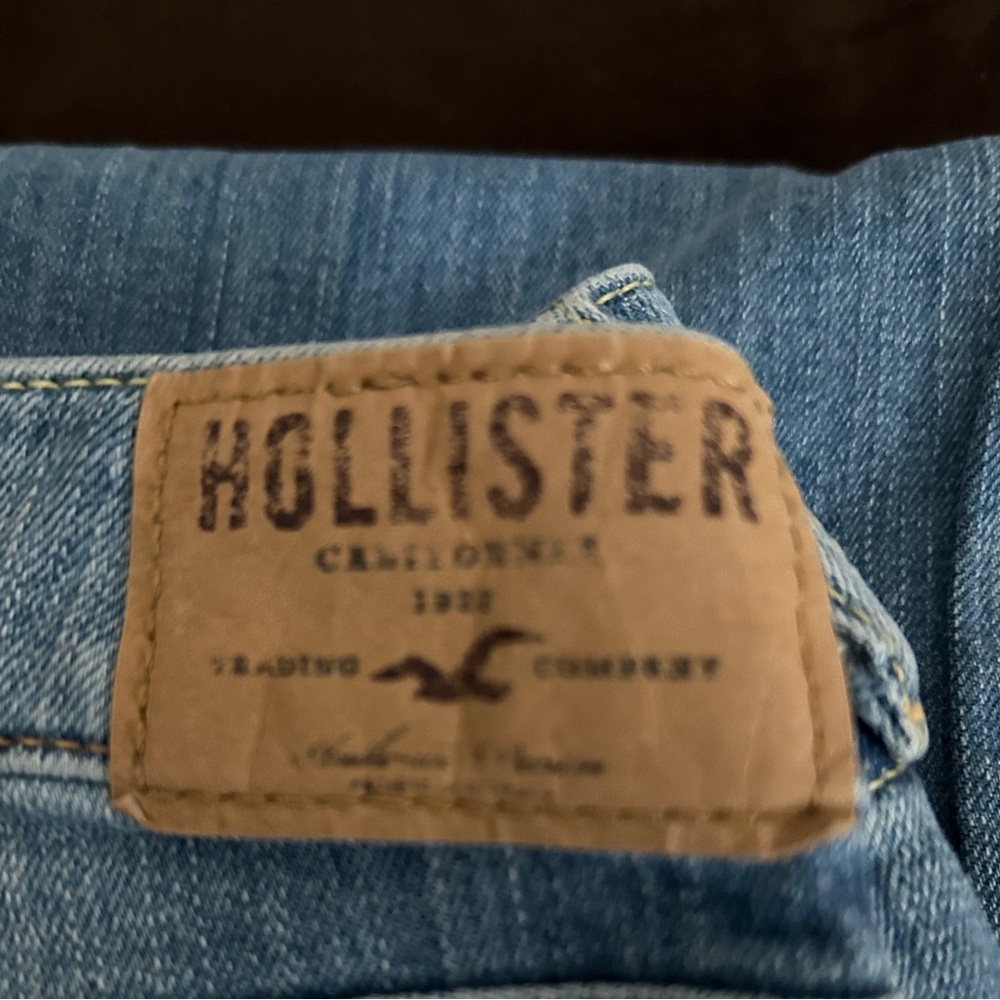 Hollister Medium Wash Ripped Skinny Jeans - Picture 7 of 7